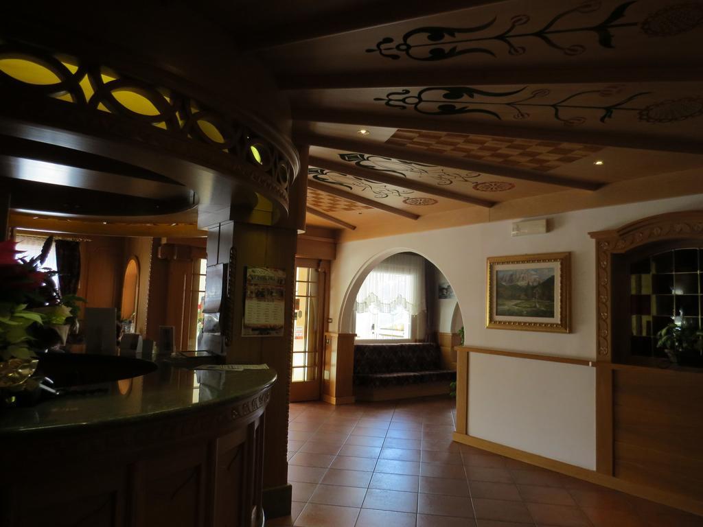 Hotel Cima Dodici Vigo di Fassa Bagian luar foto