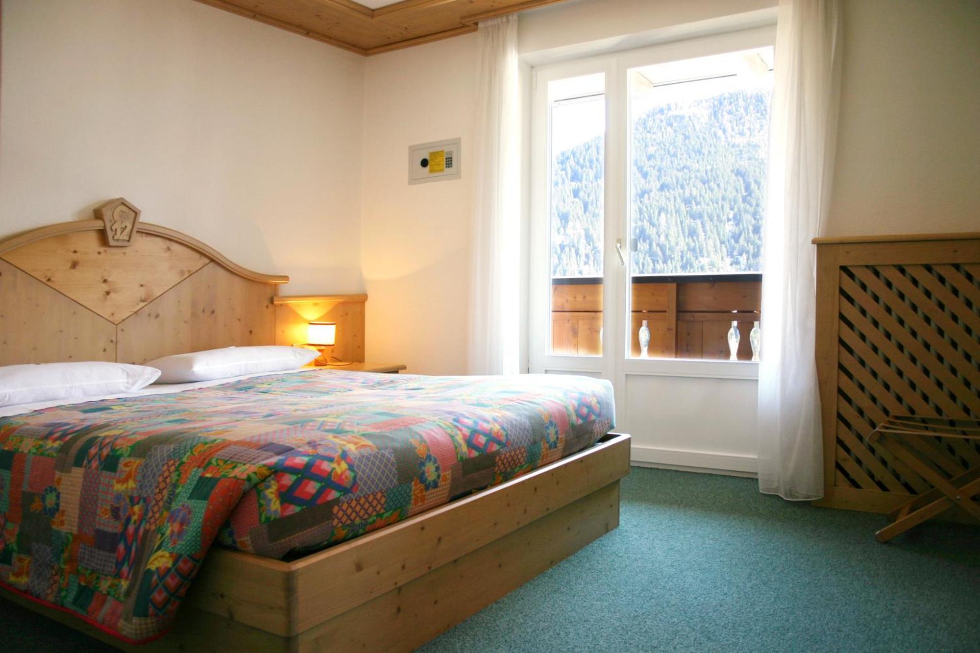 Hotel Cima Dodici Vigo di Fassa Bagian luar foto